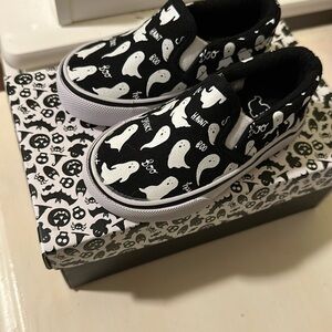 Brand new kids shoes size 5